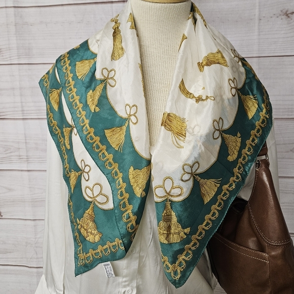 Oscar De La Renta Vintage Silk Scarf In Green White And Yellow - Picture 5 of 12